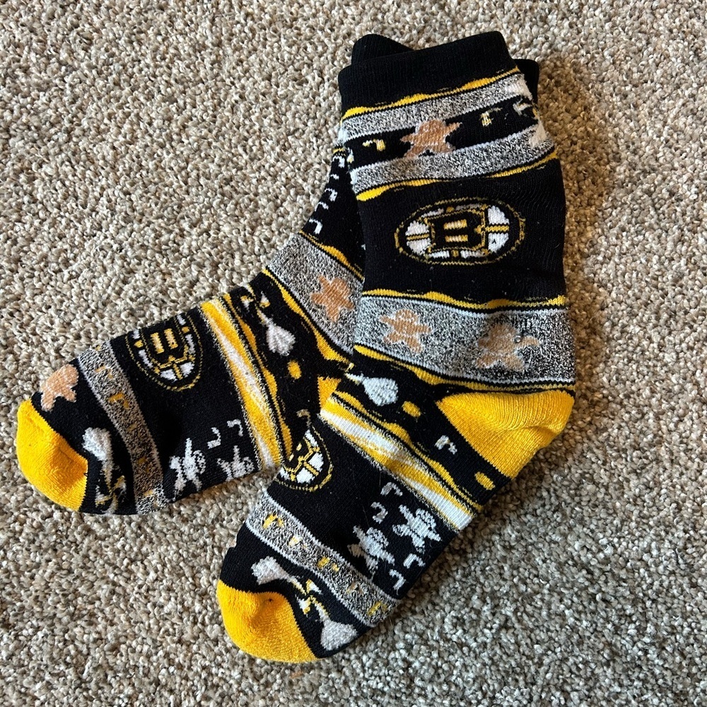 Boston Bruins hockey winter gingerbread man socks
